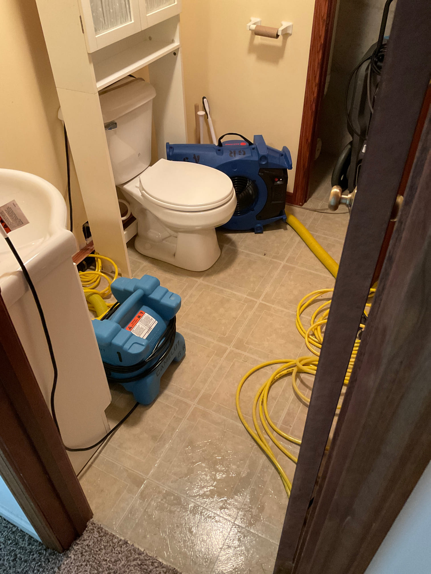 Drying of bathroom after toilet overflow