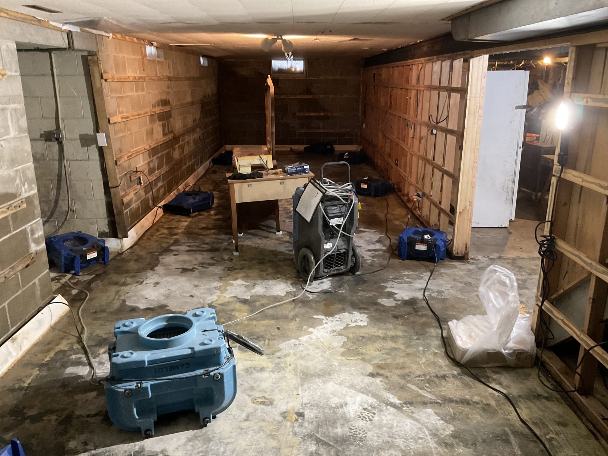 Drying of main room in basement 