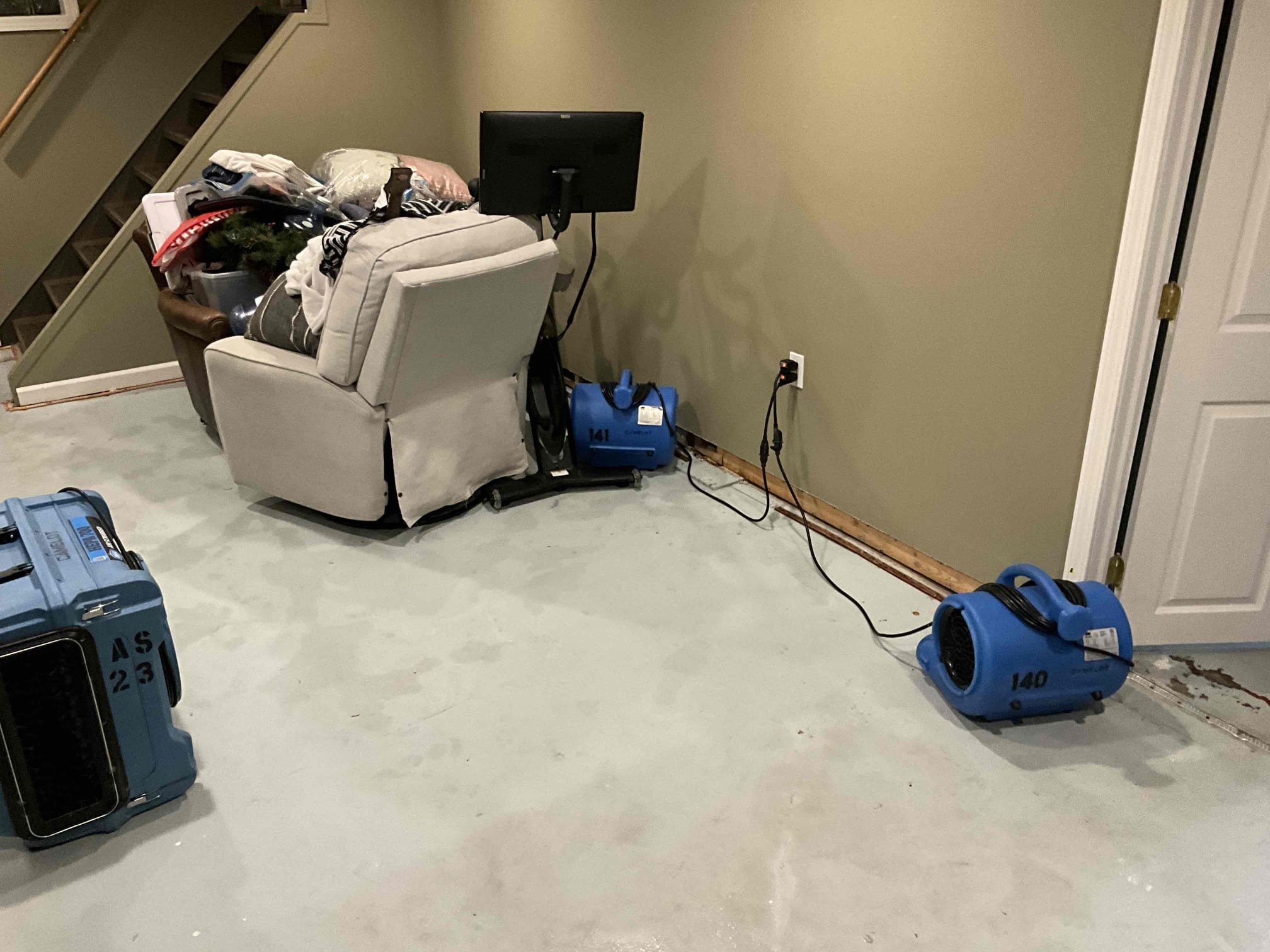 Dry out of basement after sewage backup