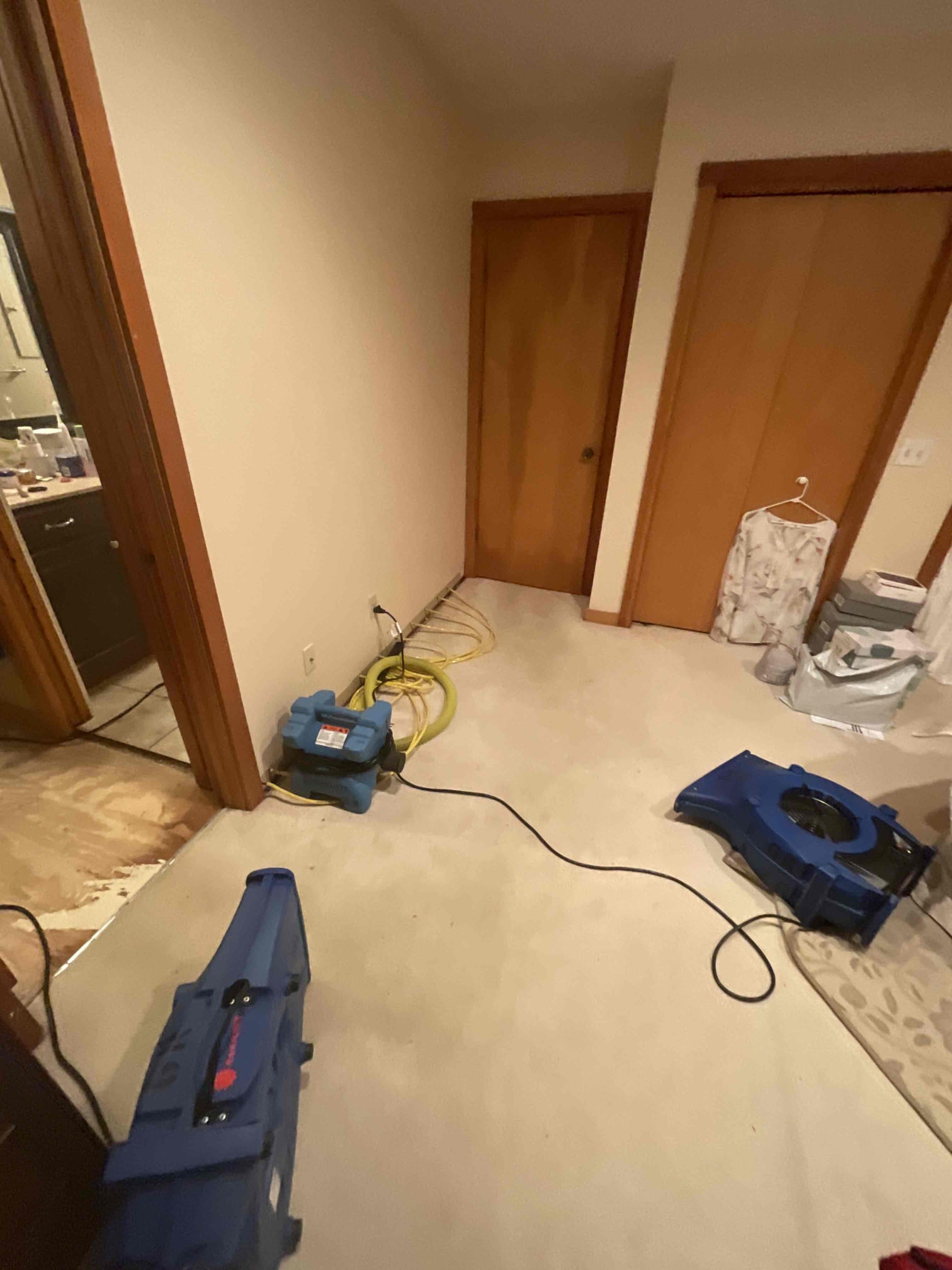Drying of walls and floor